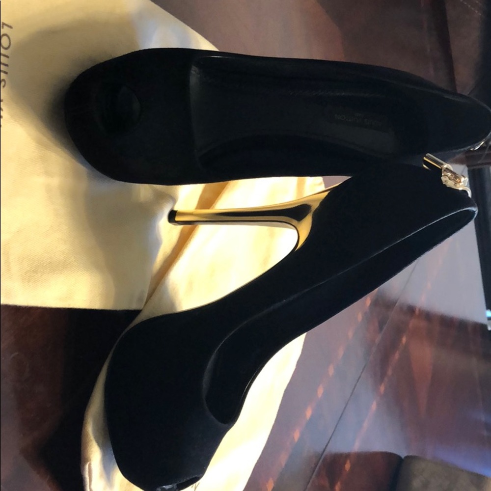 **Sold**Louis Vuitton Black Oh Really